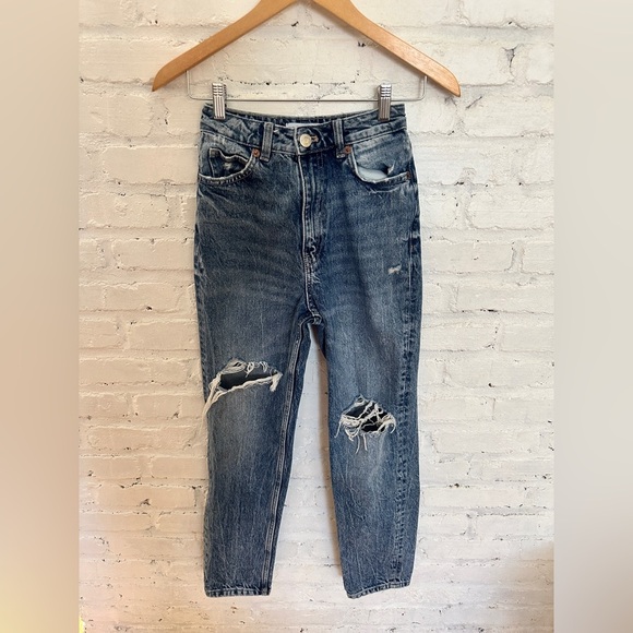 Zara Distressed High-Rise Mom Tapered Jeans USA 0 Holes at Knees - Picture 6 of 6